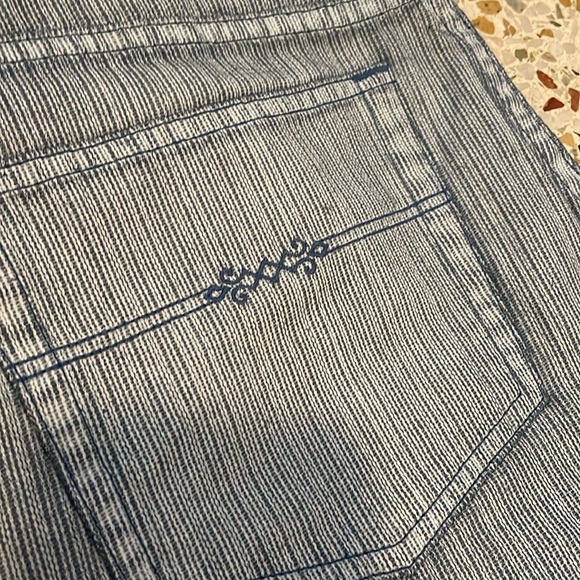 Blue and white denim Jean soft material very good condition - Picture 3 of 4